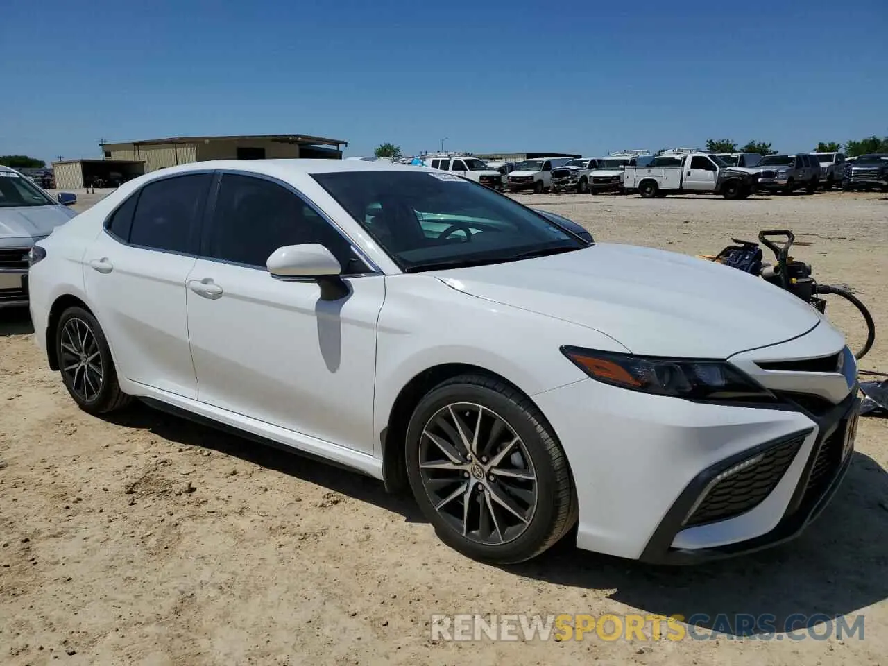 4 fotografías del automóvil dañado 4T1G11AK7RU875613 TOYOTA CAMRY 2024