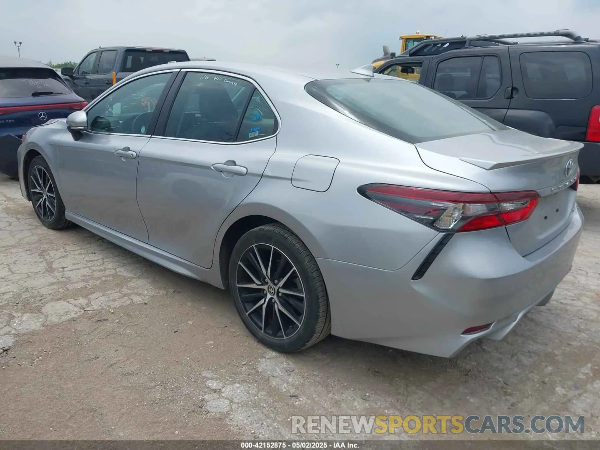 3 fotografías del automóvil dañado 4T1G11AK7RU891603 TOYOTA CAMRY 2024