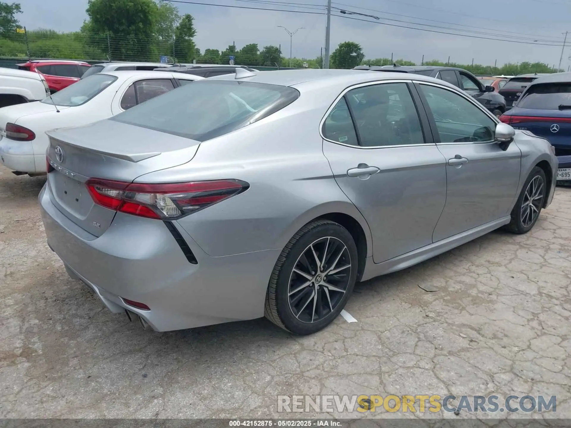 4 fotografías del automóvil dañado 4T1G11AK7RU891603 TOYOTA CAMRY 2024