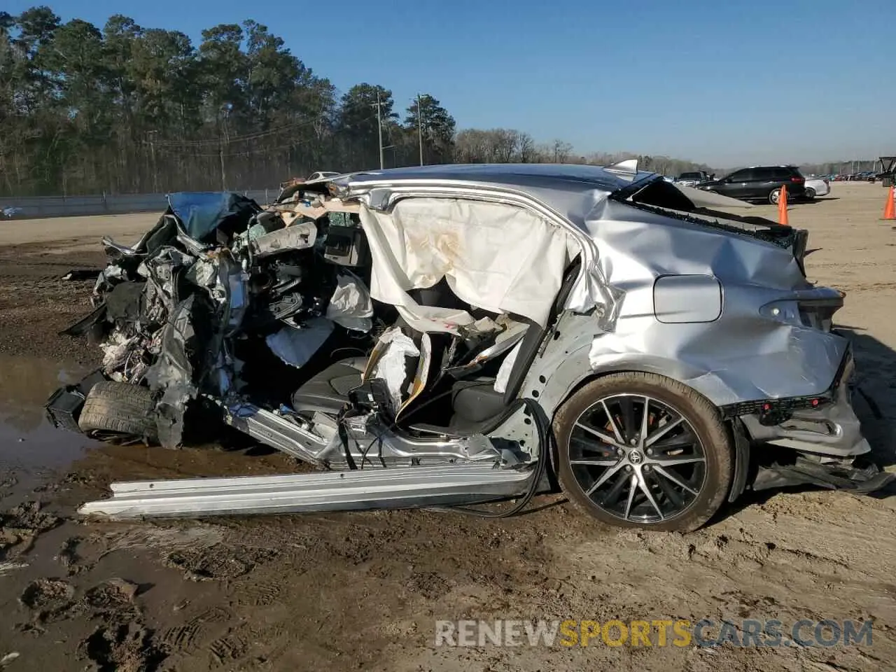2 fotografías del automóvil dañado 4T1G11AK7RU909999 TOYOTA CAMRY 2024