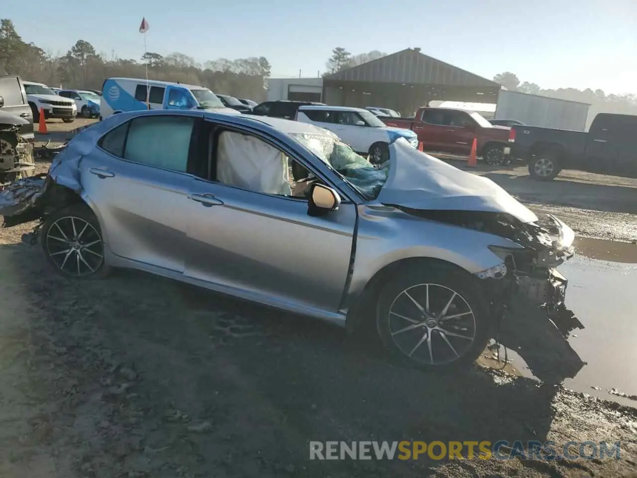 4 fotografías del automóvil dañado 4T1G11AK7RU909999 TOYOTA CAMRY 2024