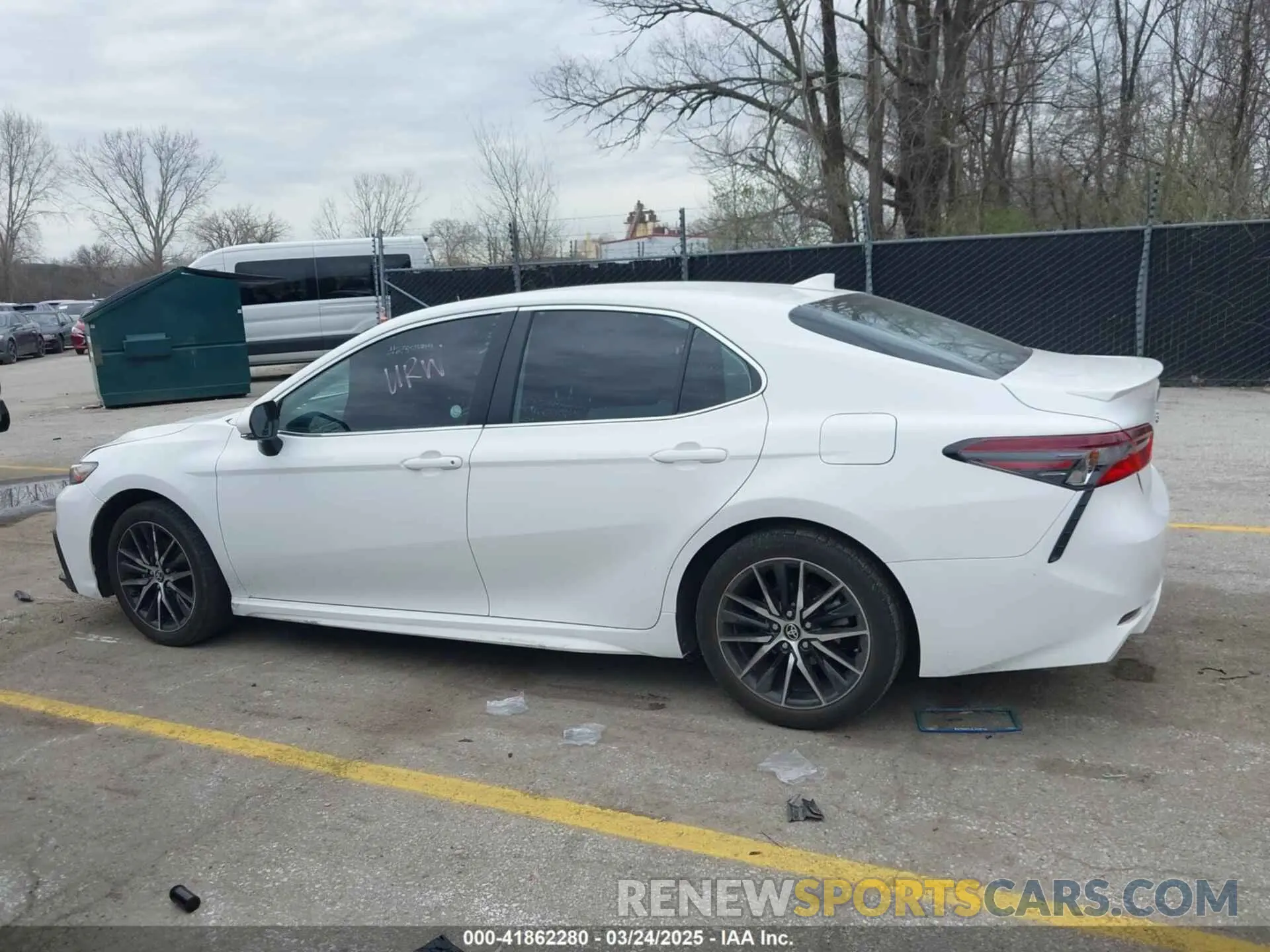 14 fotografías del automóvil dañado 4T1G11AK7RU911641 TOYOTA CAMRY 2024