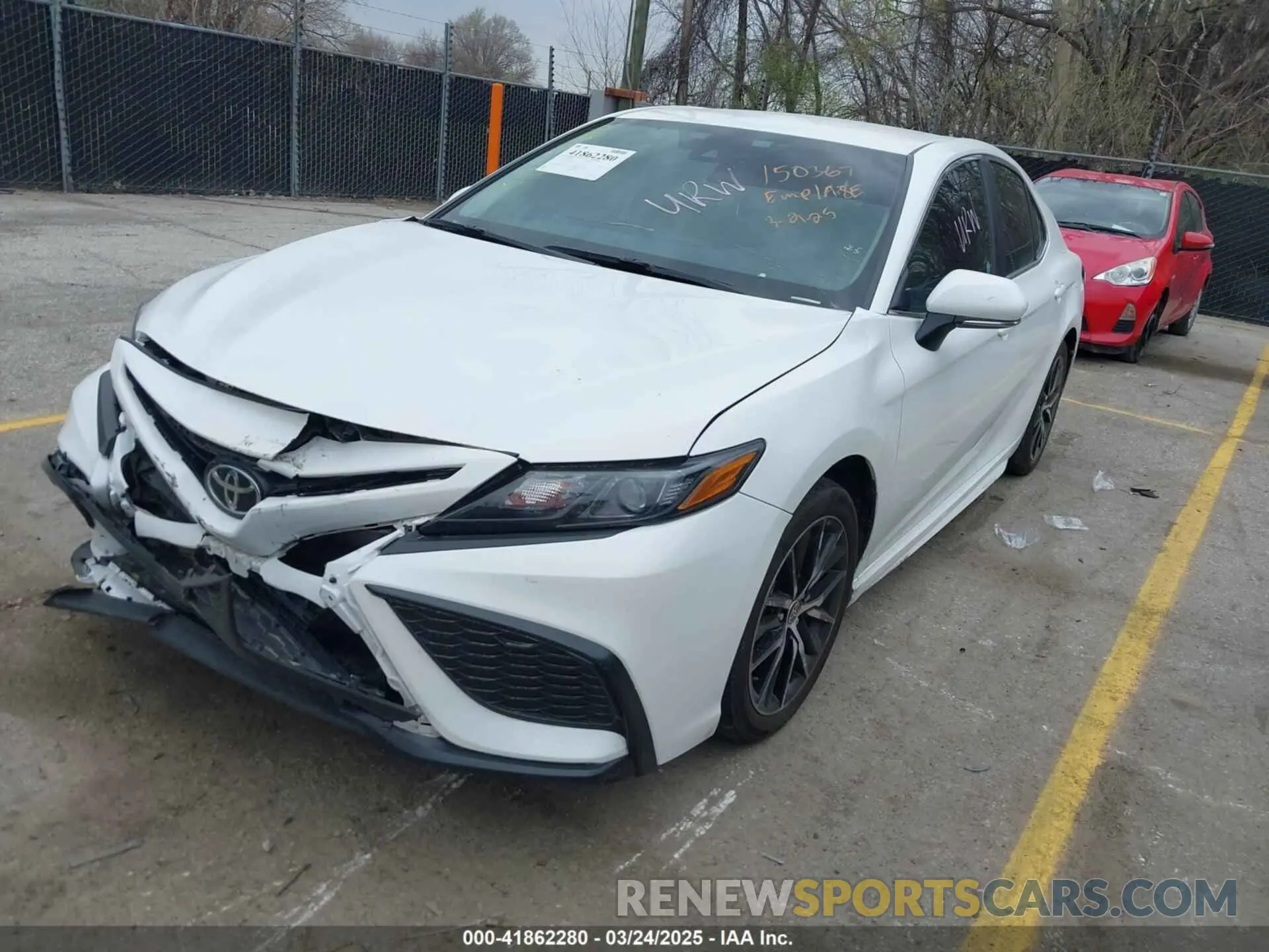 2 fotografías del automóvil dañado 4T1G11AK7RU911641 TOYOTA CAMRY 2024