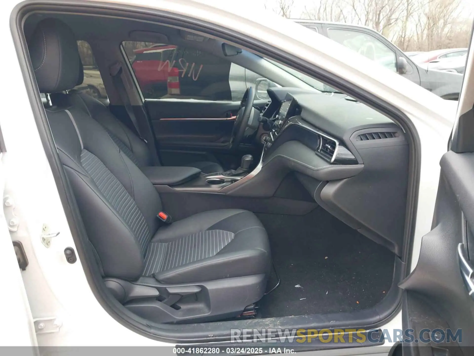 5 fotografías del automóvil dañado 4T1G11AK7RU911641 TOYOTA CAMRY 2024
