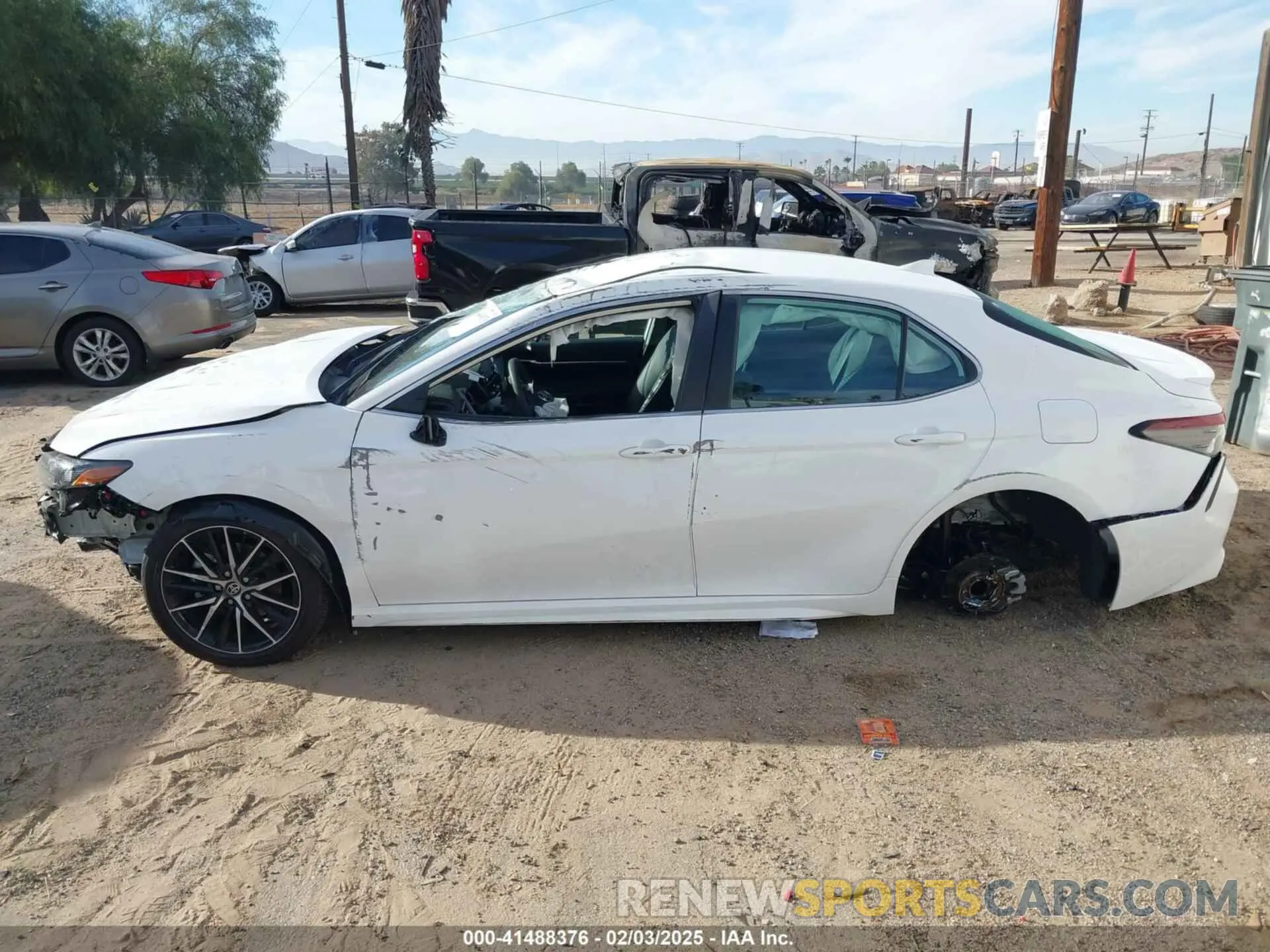 14 fotografías del automóvil dañado 4T1G11AK7RU921411 TOYOTA CAMRY 2024