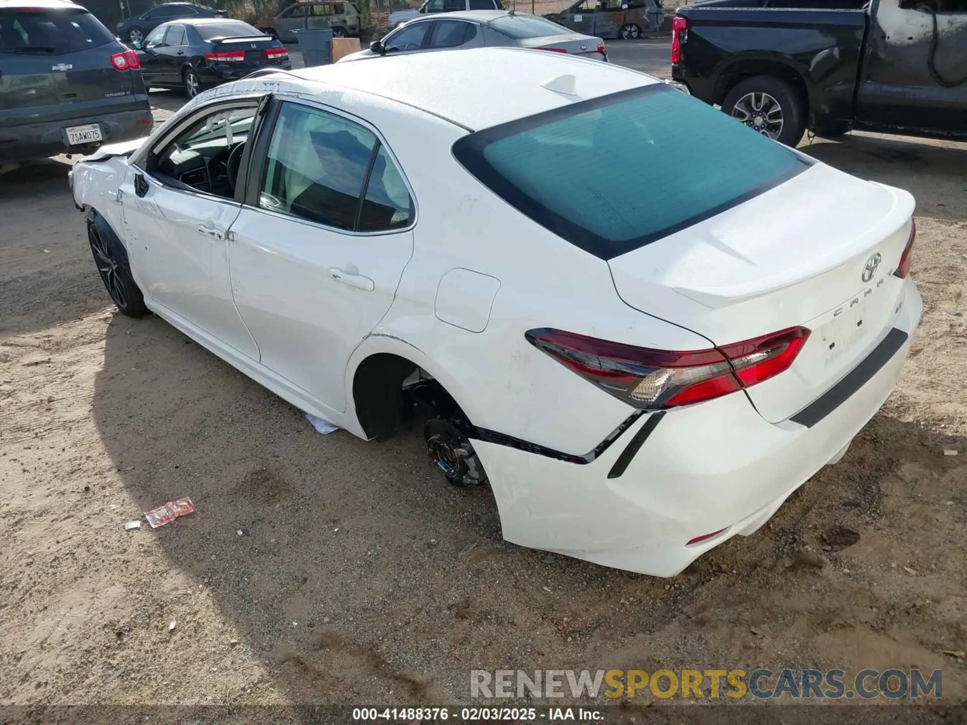 3 fotografías del automóvil dañado 4T1G11AK7RU921411 TOYOTA CAMRY 2024