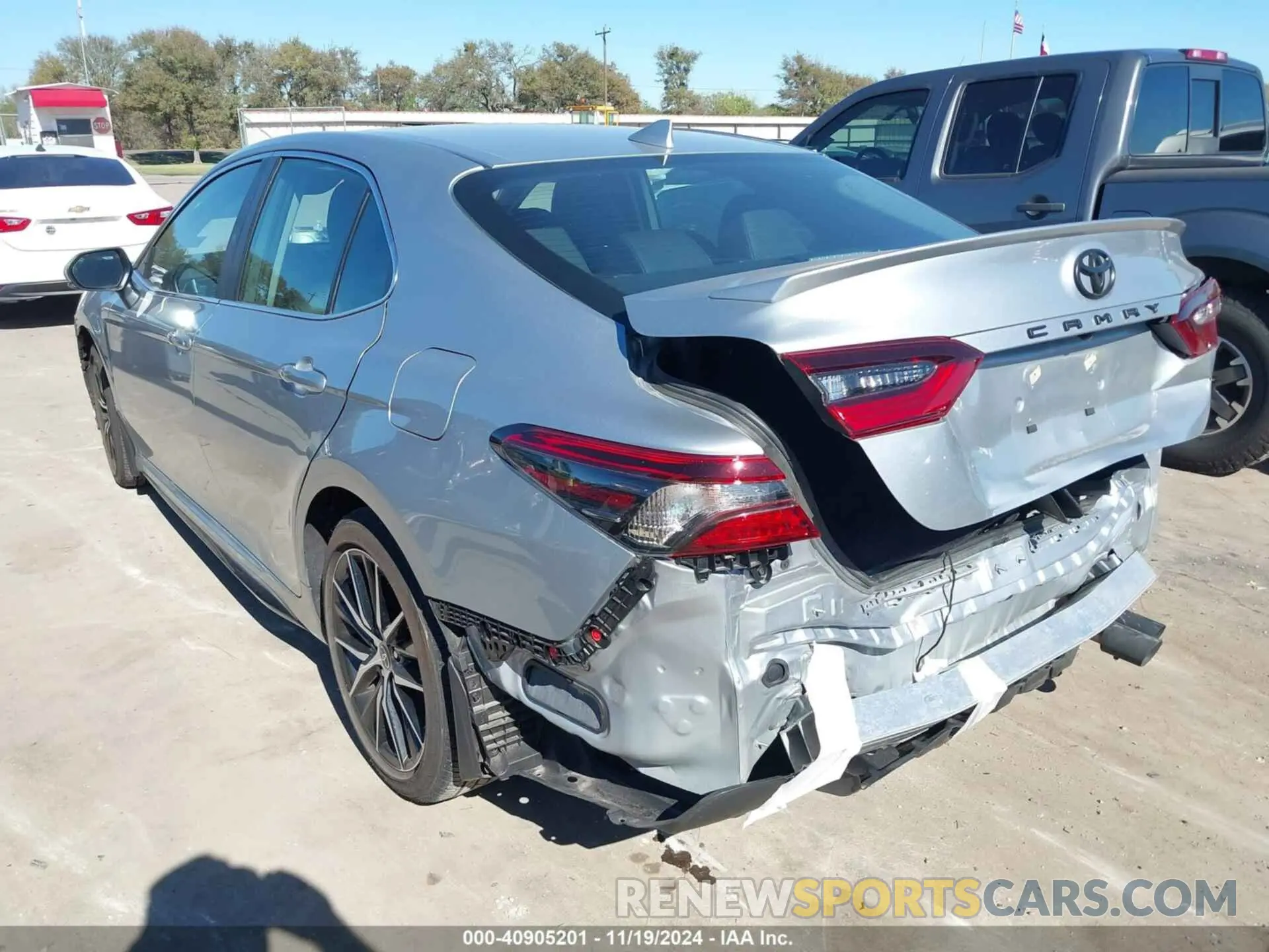 3 fotografías del automóvil dañado 4T1G11AK8RU195672 TOYOTA CAMRY 2024