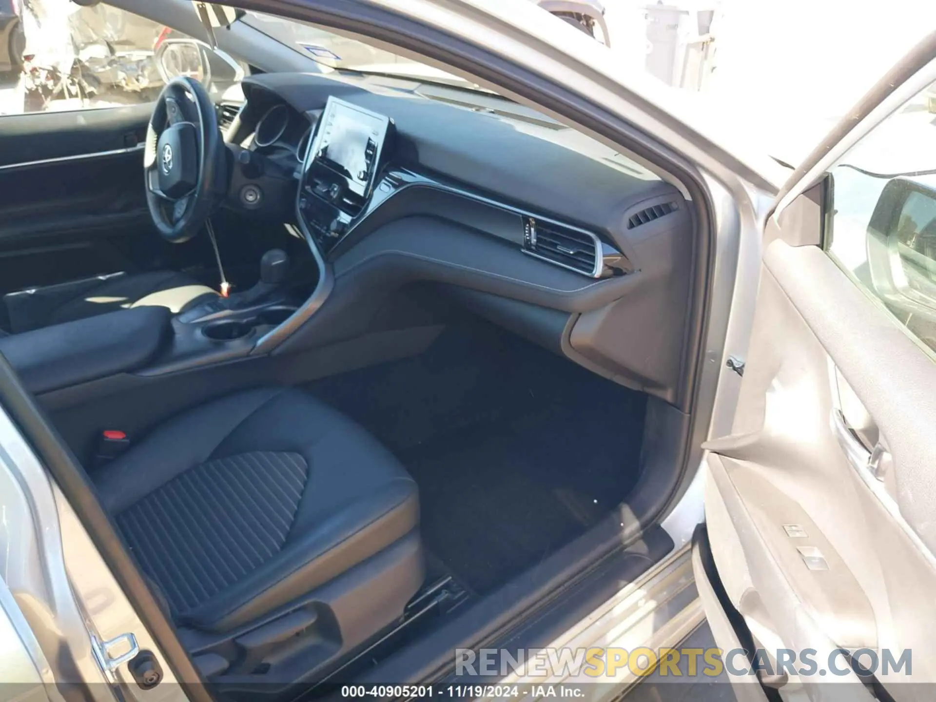 5 fotografías del automóvil dañado 4T1G11AK8RU195672 TOYOTA CAMRY 2024
