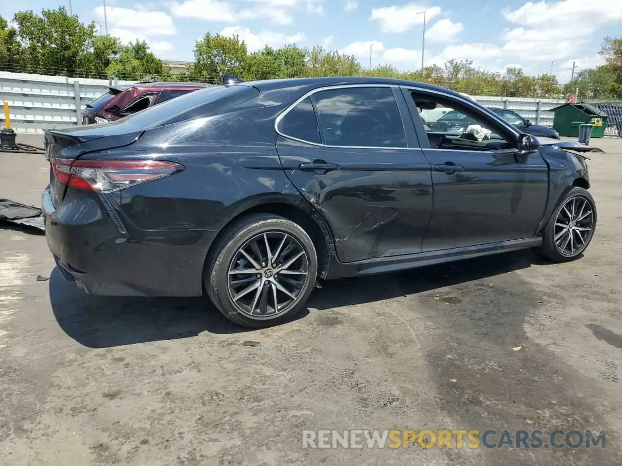 3 fotografías del automóvil dañado 4T1G11AK8RU202958 TOYOTA CAMRY 2024