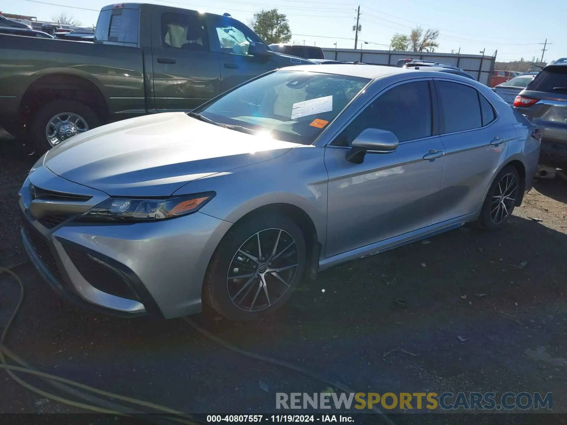 2 fotografías del automóvil dañado 4T1G11AK8RU208016 TOYOTA CAMRY 2024
