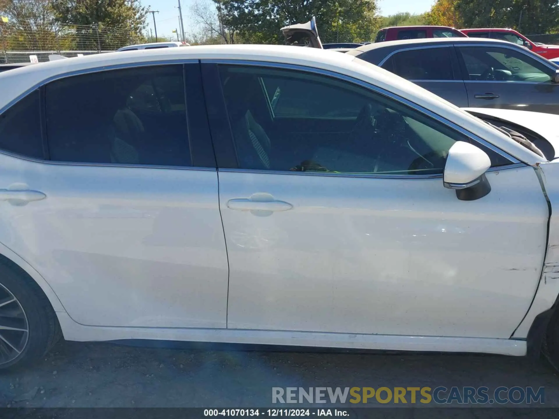 13 fotografías del automóvil dañado 4T1G11AK8RU220294 TOYOTA CAMRY 2024
