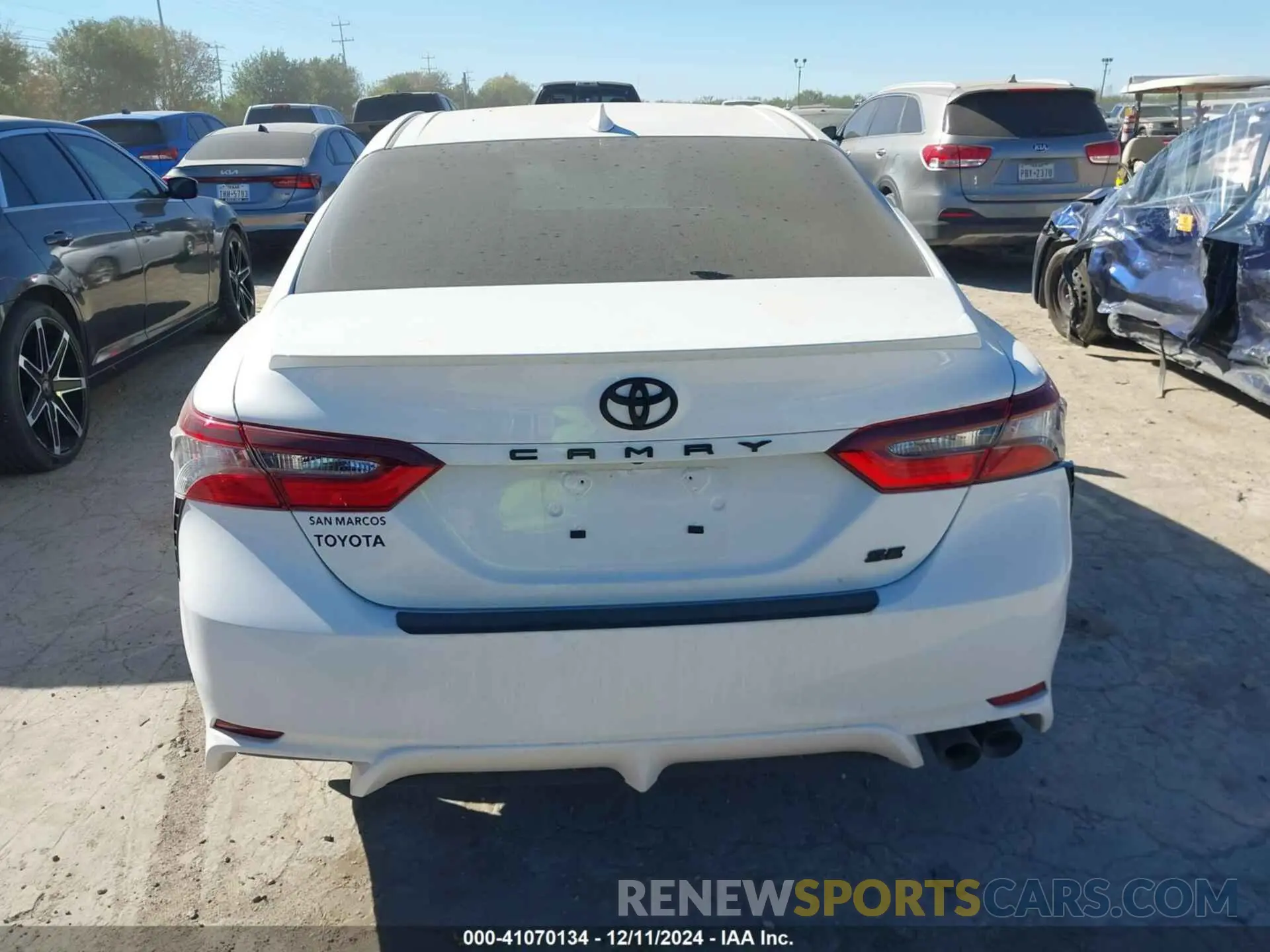 16 fotografías del automóvil dañado 4T1G11AK8RU220294 TOYOTA CAMRY 2024