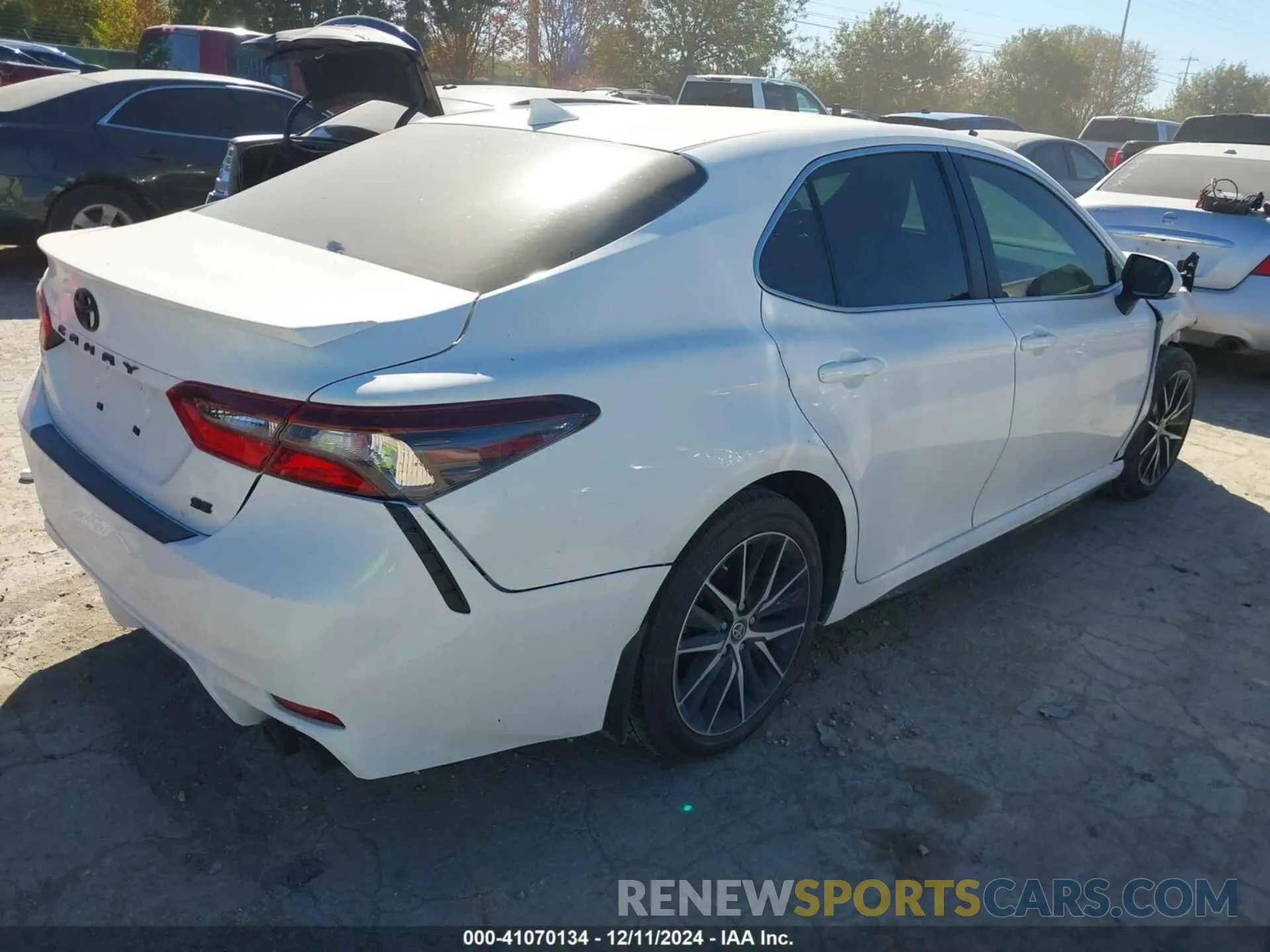 4 fotografías del automóvil dañado 4T1G11AK8RU220294 TOYOTA CAMRY 2024