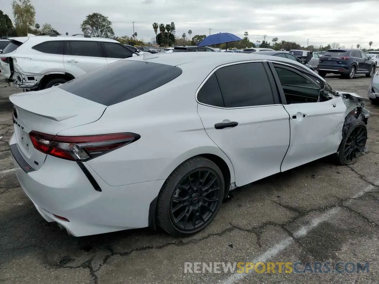 3 fotografías del automóvil dañado 4T1G11AK8RU222787 TOYOTA CAMRY 2024