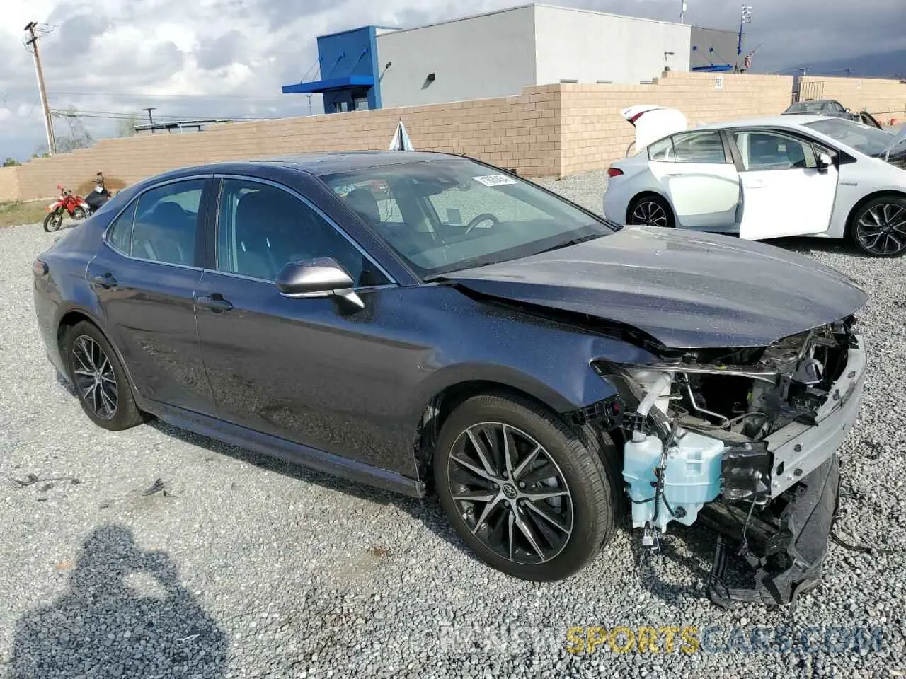 4 fotografías del automóvil dañado 4T1G11AK8RU227357 TOYOTA CAMRY 2024