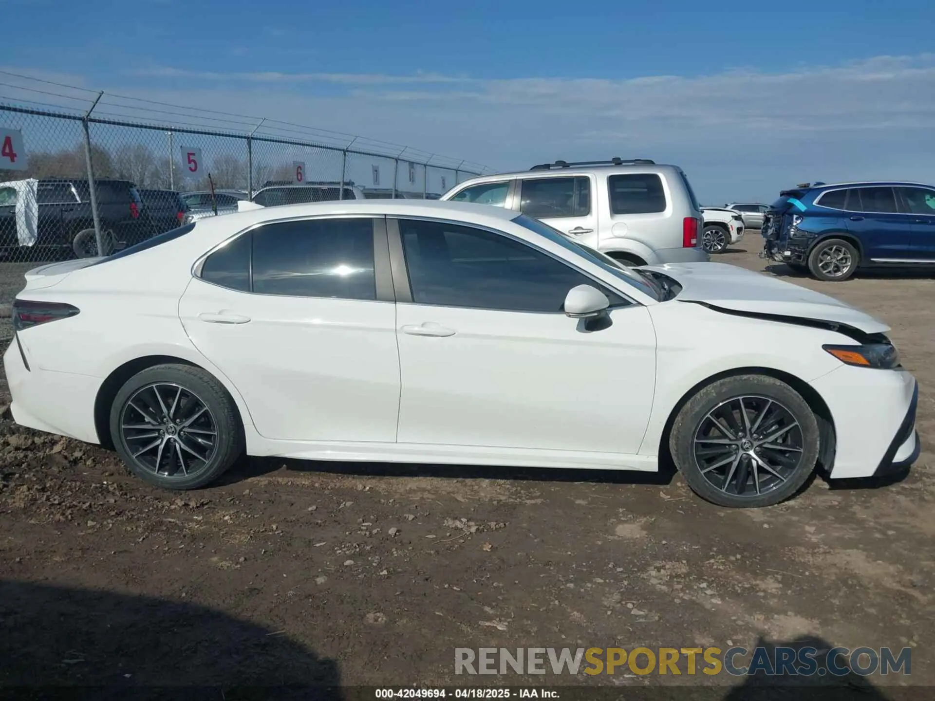14 fotografías del automóvil dañado 4T1G11AK8RU238682 TOYOTA CAMRY 2024