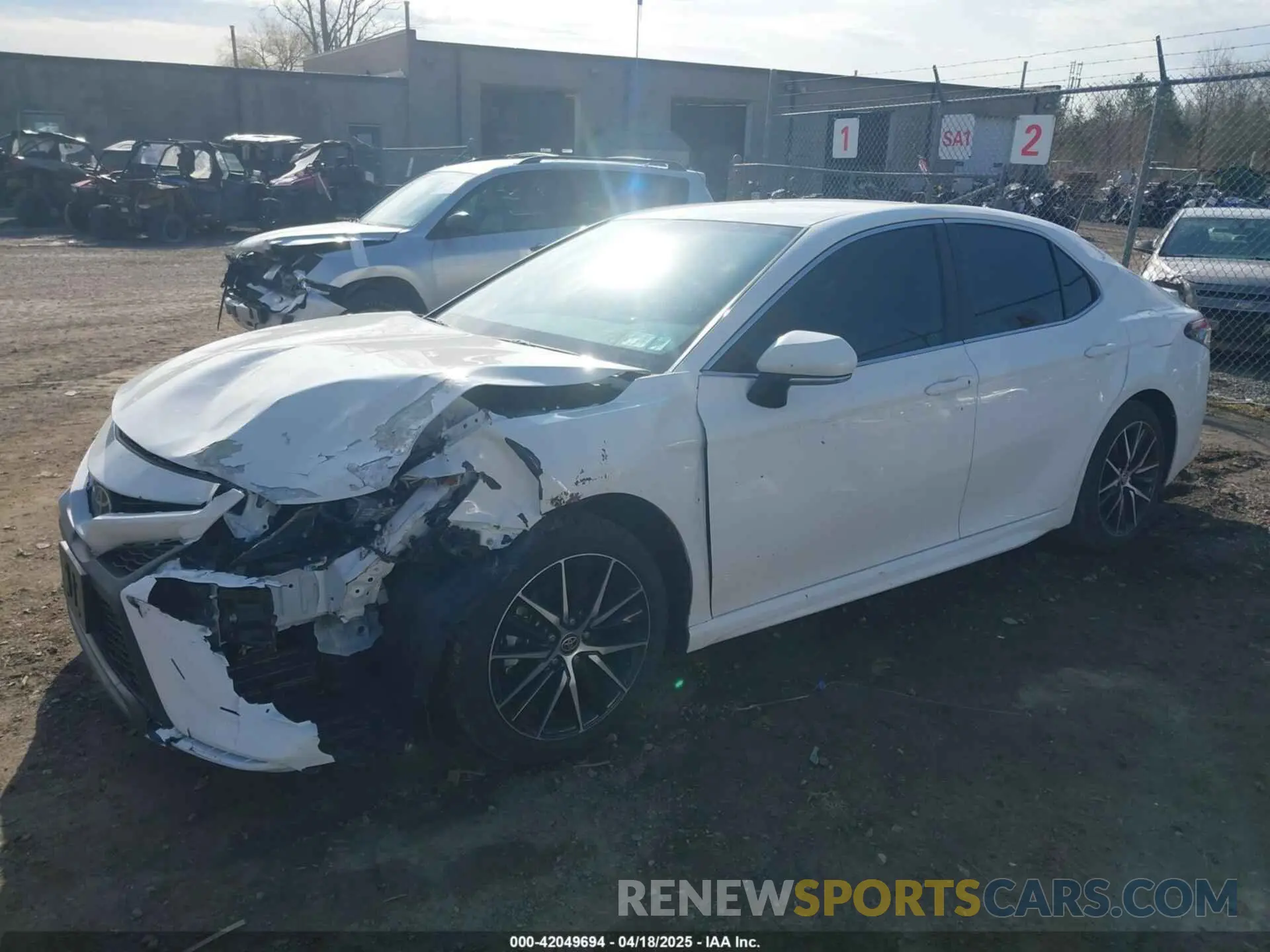 2 fotografías del automóvil dañado 4T1G11AK8RU238682 TOYOTA CAMRY 2024