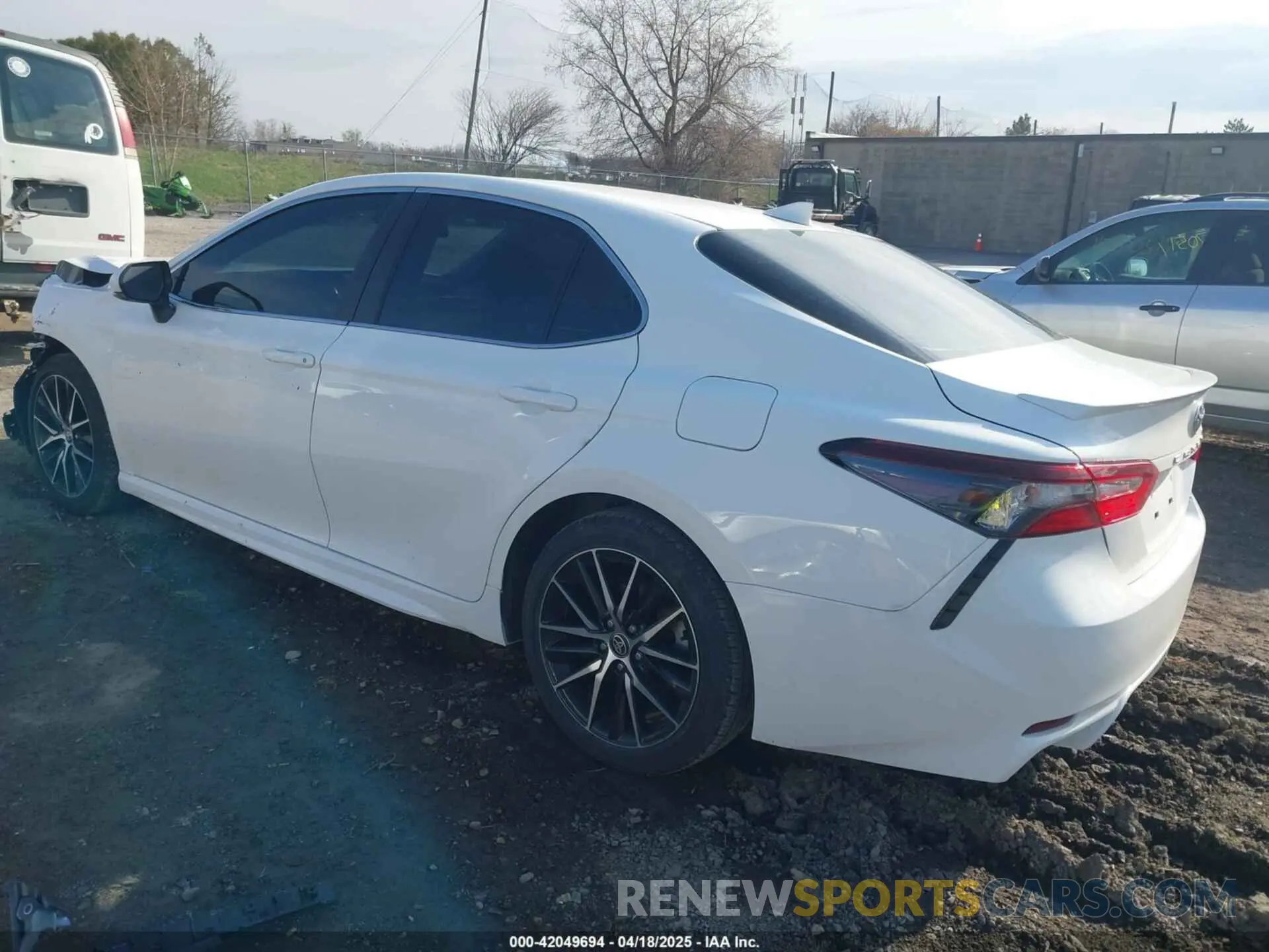 3 fotografías del automóvil dañado 4T1G11AK8RU238682 TOYOTA CAMRY 2024