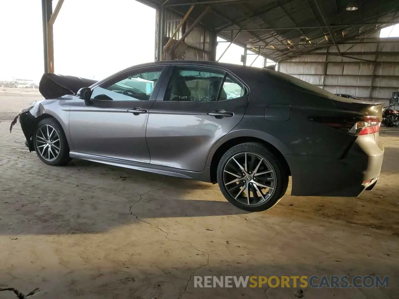 2 fotografías del automóvil dañado 4T1G11AK8RU262397 TOYOTA CAMRY 2024