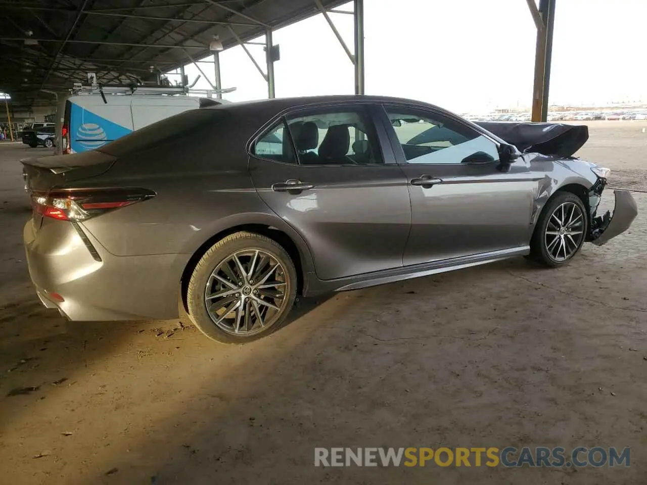 3 fotografías del automóvil dañado 4T1G11AK8RU262397 TOYOTA CAMRY 2024