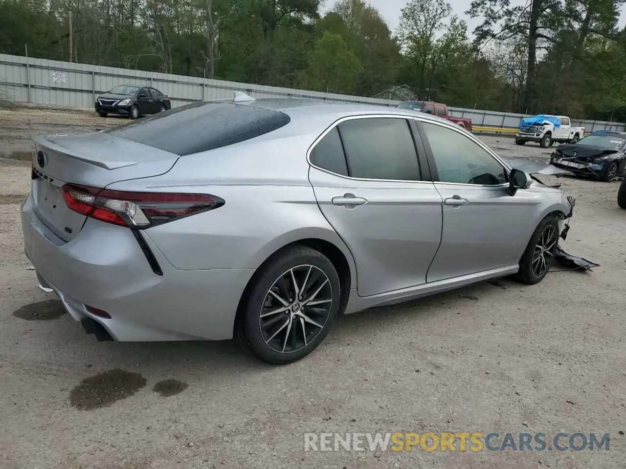 3 fotografías del automóvil dañado 4T1G11AK8RU850042 TOYOTA CAMRY 2024