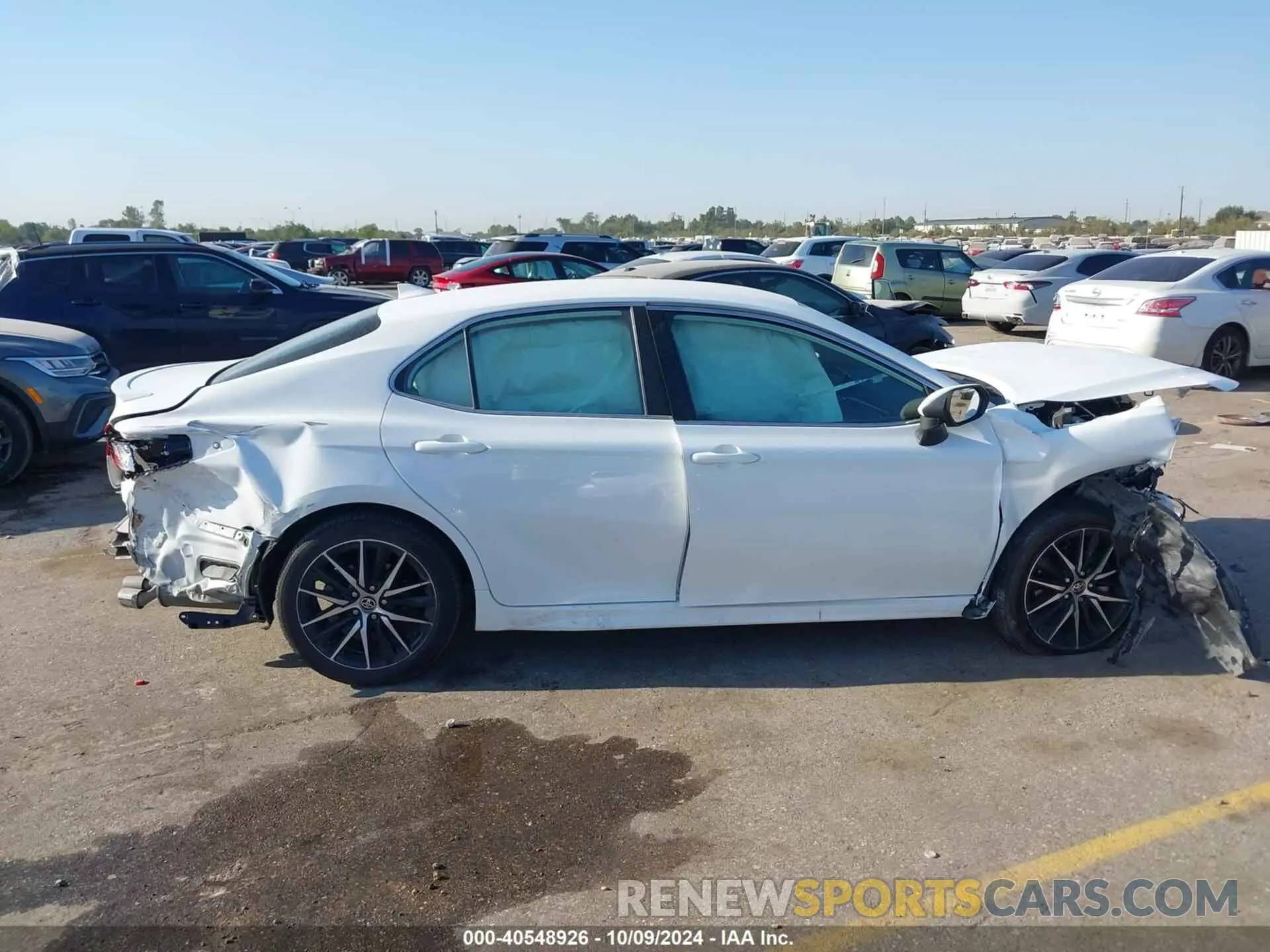 13 fotografías del automóvil dañado 4T1G11AK8RU851028 TOYOTA CAMRY 2024