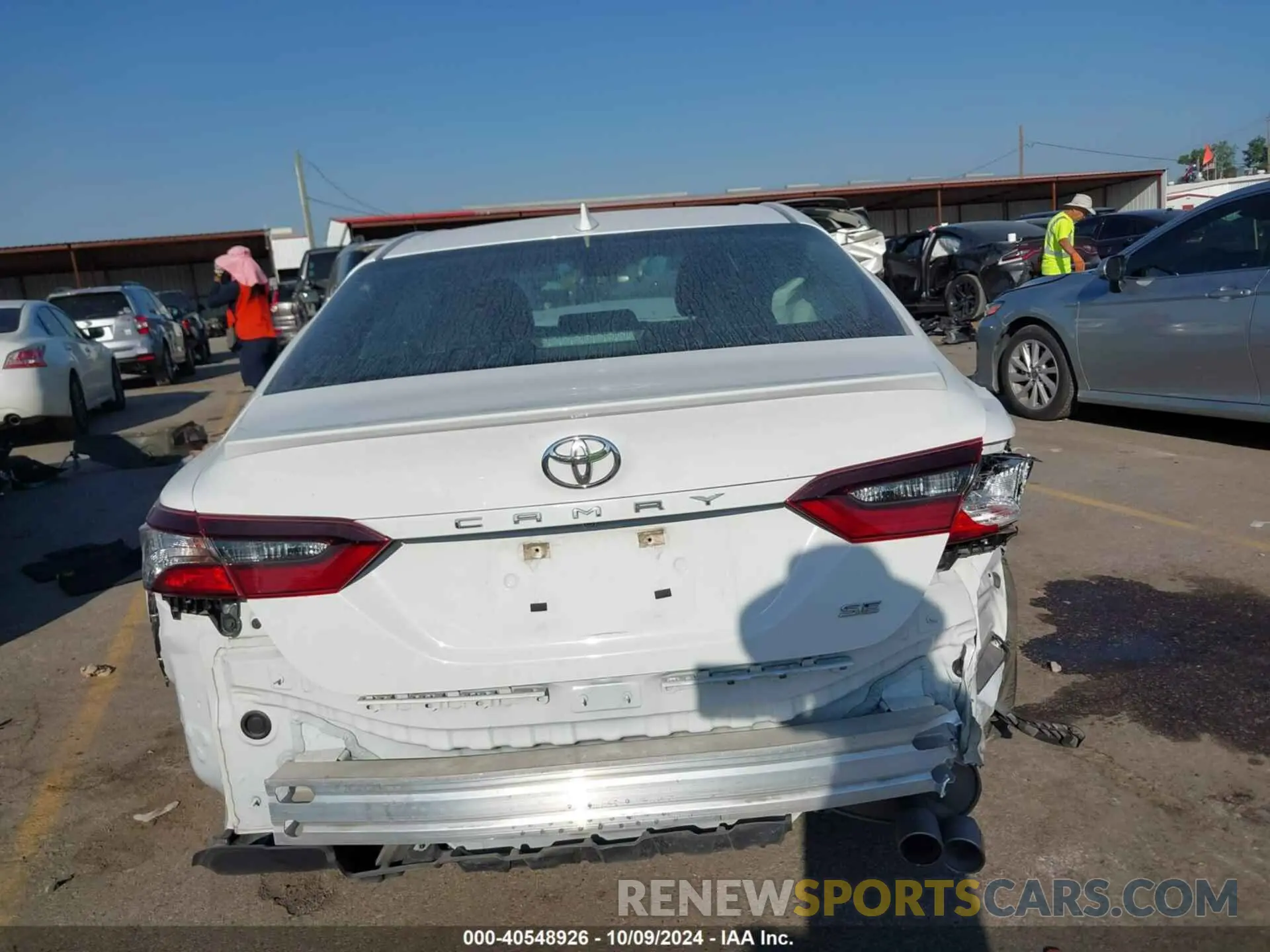 16 fotografías del automóvil dañado 4T1G11AK8RU851028 TOYOTA CAMRY 2024