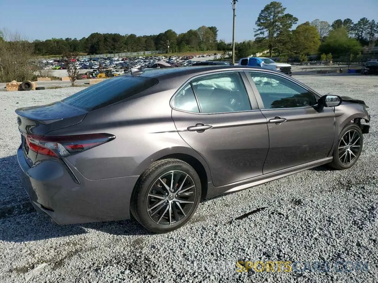 3 fotografías del automóvil dañado 4T1G11AK8RU852485 TOYOTA CAMRY 2024