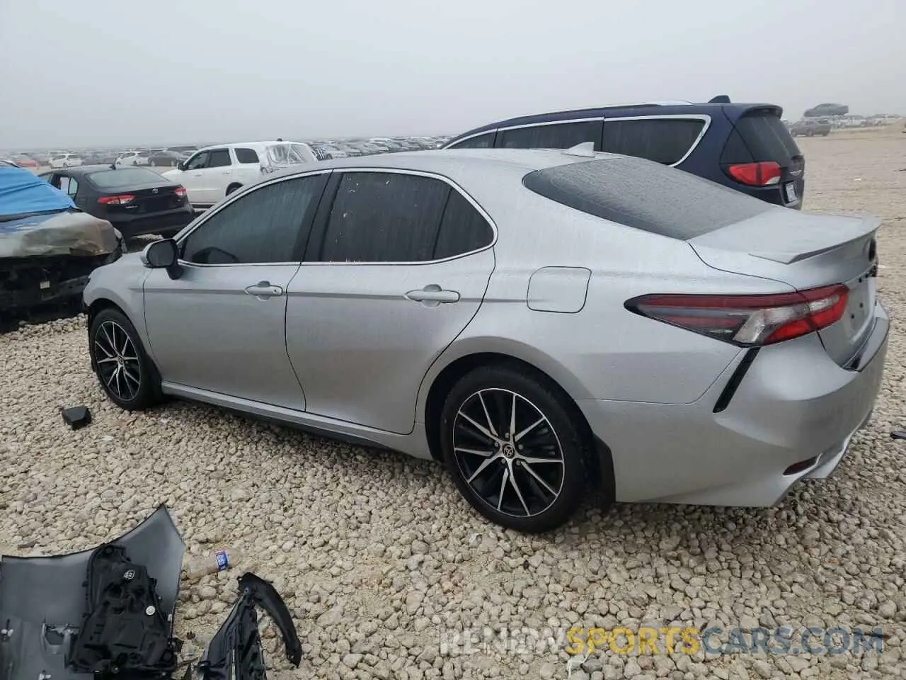 2 fotografías del automóvil dañado 4T1G11AK8RU883932 TOYOTA CAMRY 2024