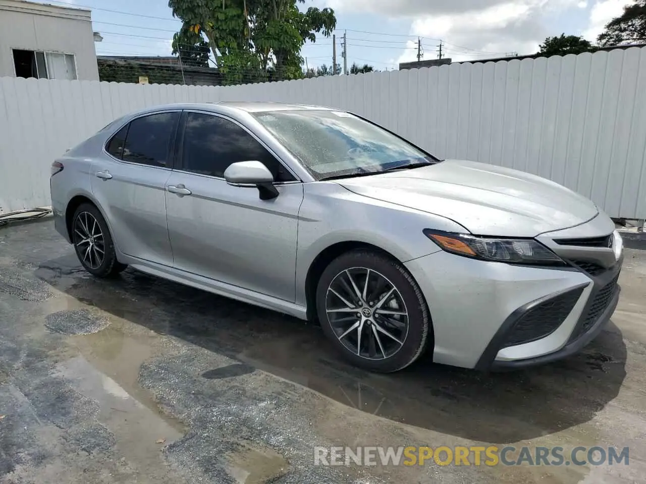 4 fotografías del automóvil dañado 4T1G11AK8RU885910 TOYOTA CAMRY 2024