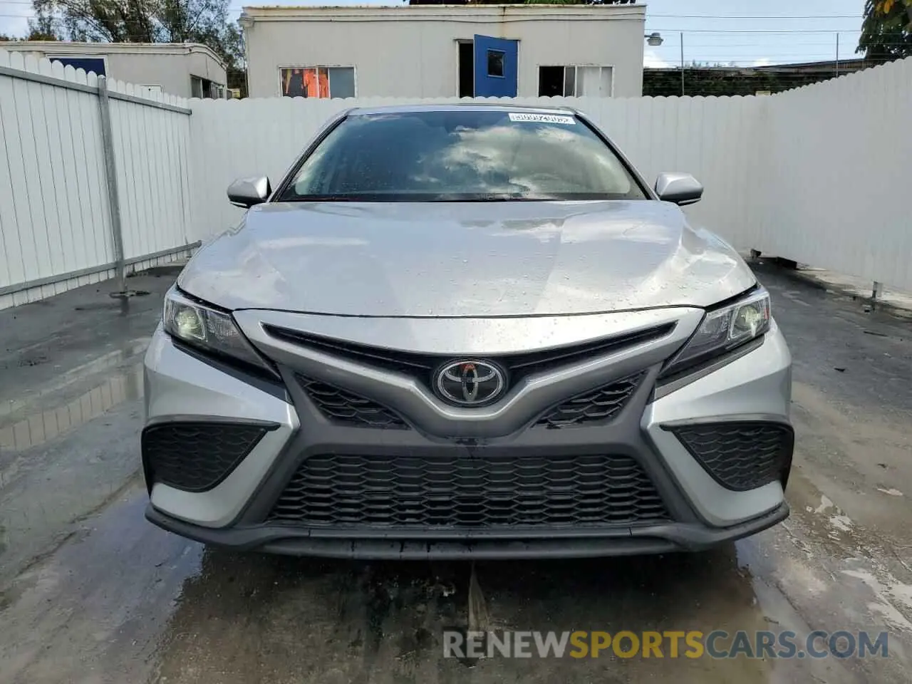 5 fotografías del automóvil dañado 4T1G11AK8RU885910 TOYOTA CAMRY 2024