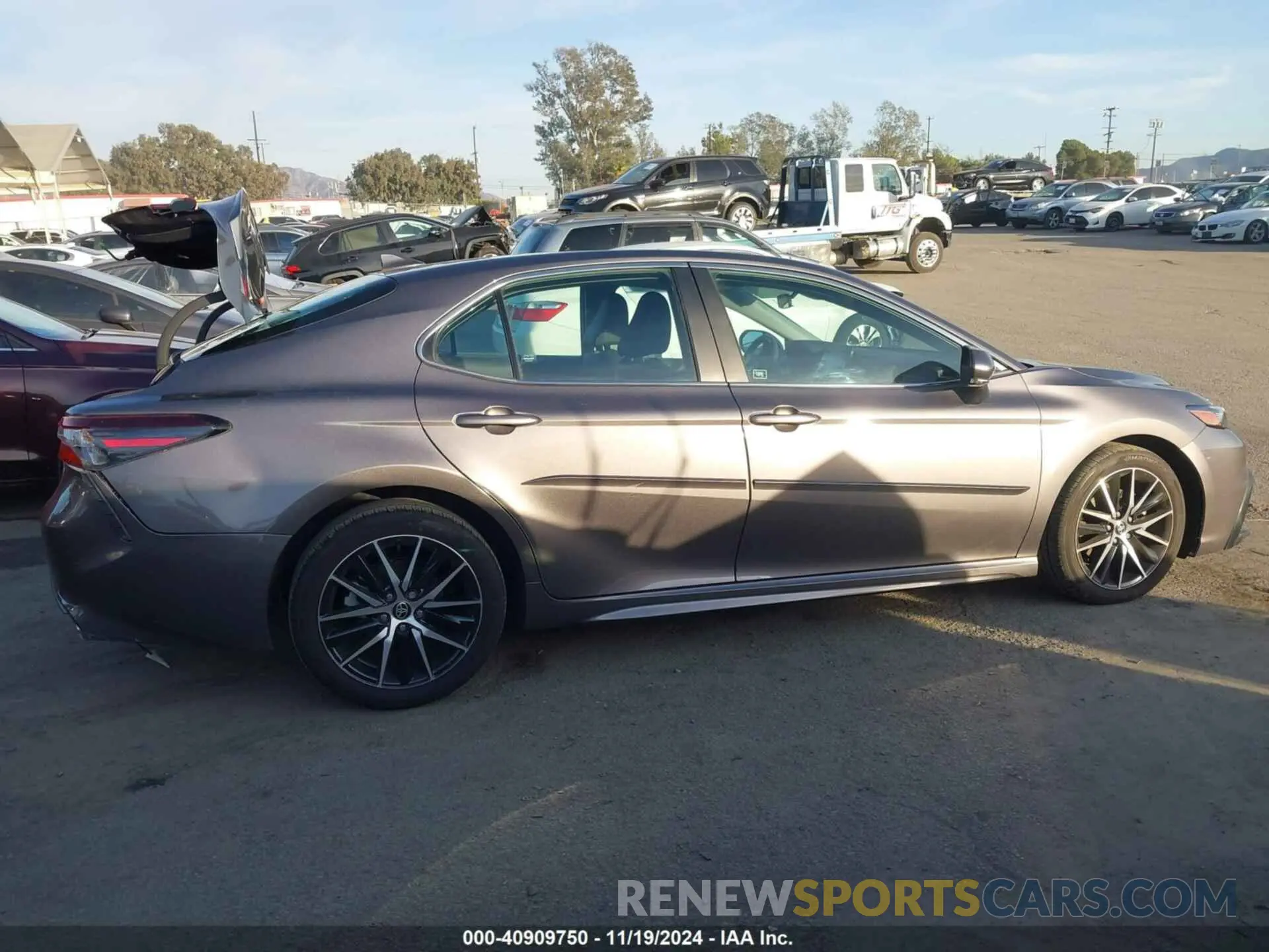13 fotografías del automóvil dañado 4T1G11AK8RU887561 TOYOTA CAMRY 2024
