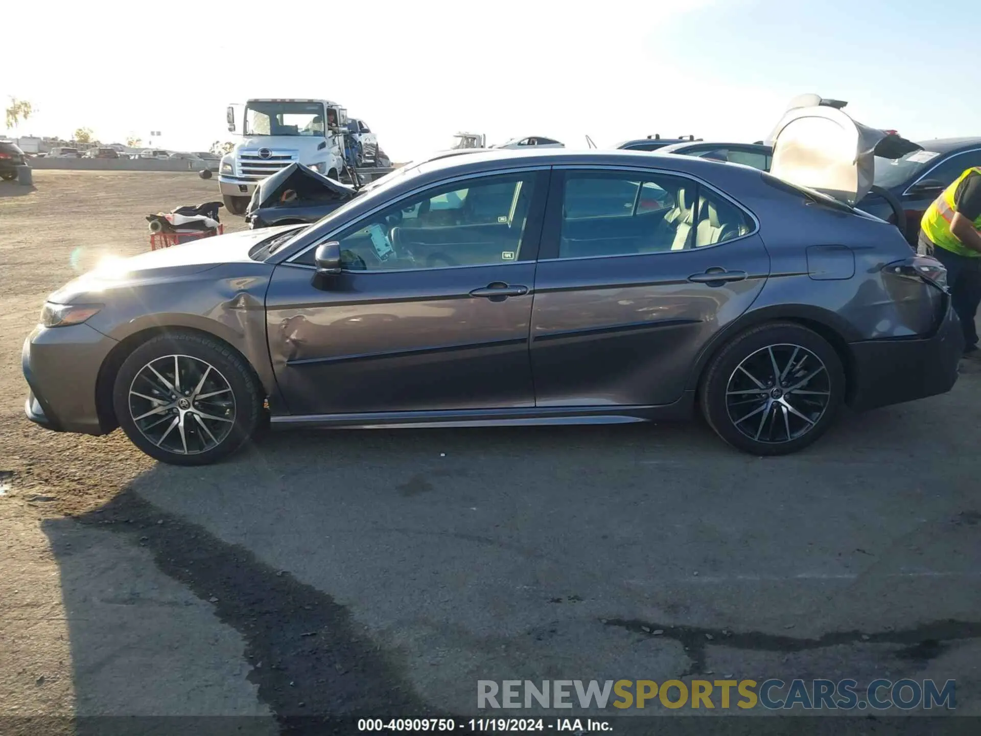 14 fotografías del automóvil dañado 4T1G11AK8RU887561 TOYOTA CAMRY 2024