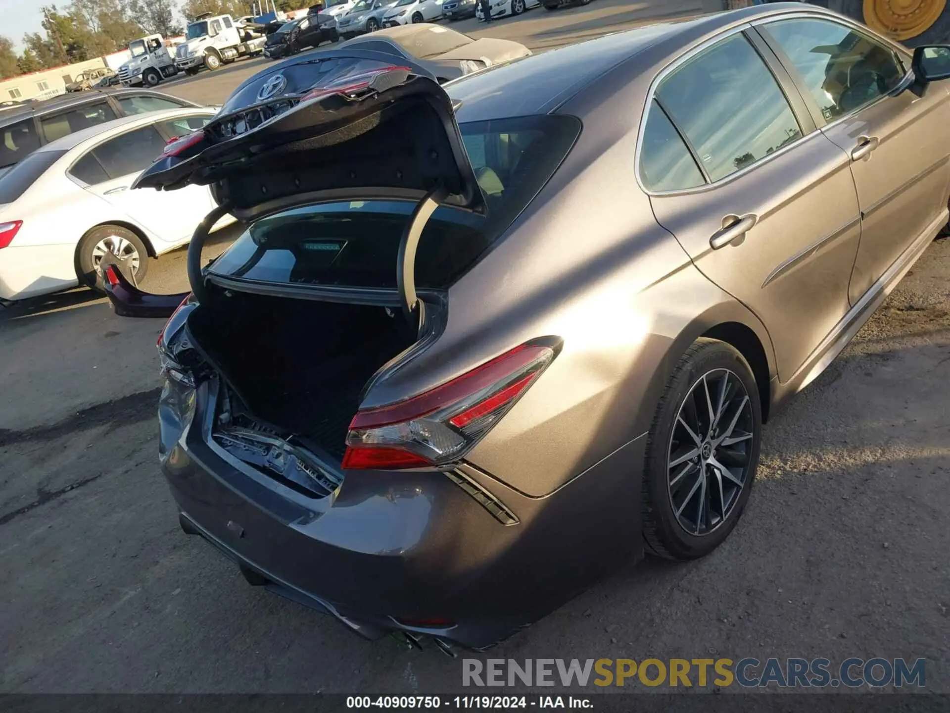 17 fotografías del automóvil dañado 4T1G11AK8RU887561 TOYOTA CAMRY 2024