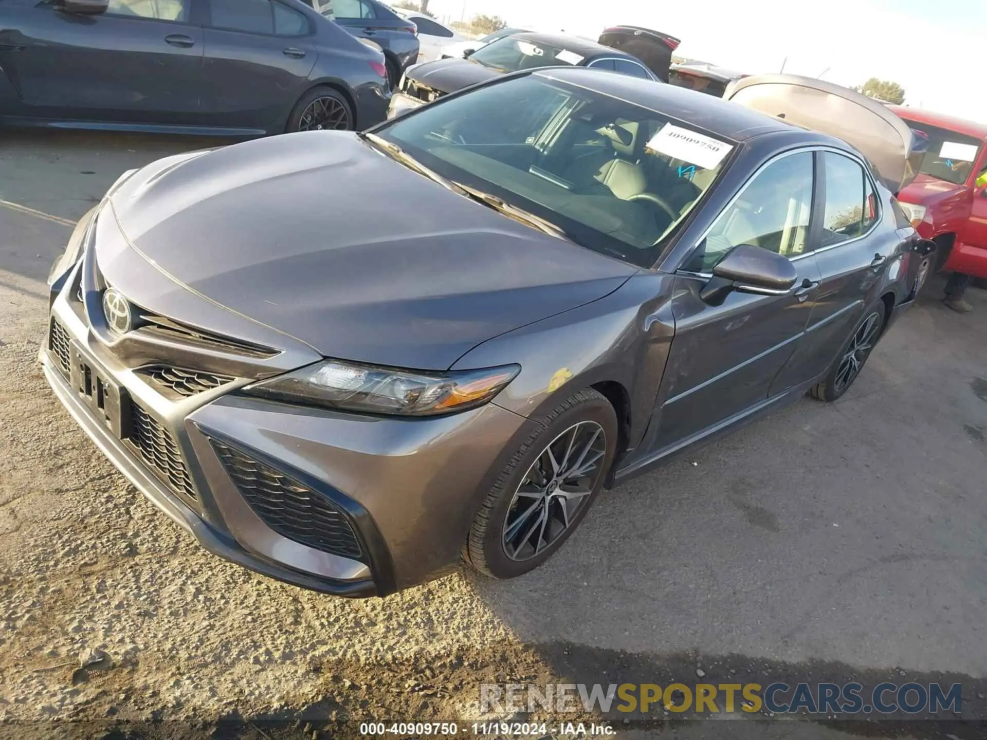 2 fotografías del automóvil dañado 4T1G11AK8RU887561 TOYOTA CAMRY 2024