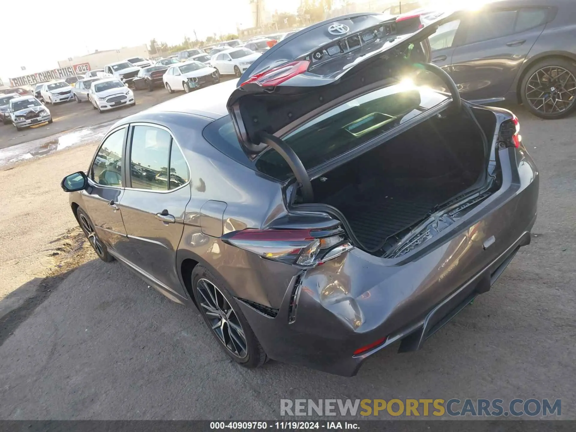 3 fotografías del automóvil dañado 4T1G11AK8RU887561 TOYOTA CAMRY 2024