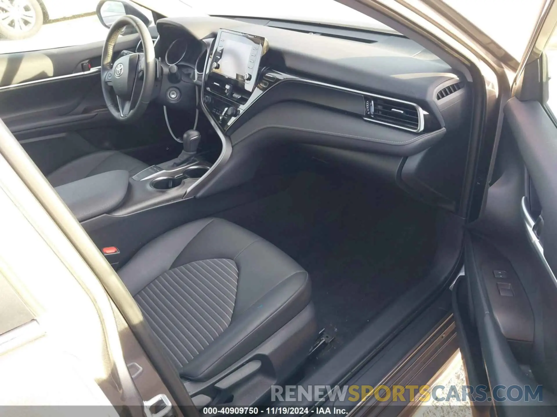 5 fotografías del automóvil dañado 4T1G11AK8RU887561 TOYOTA CAMRY 2024