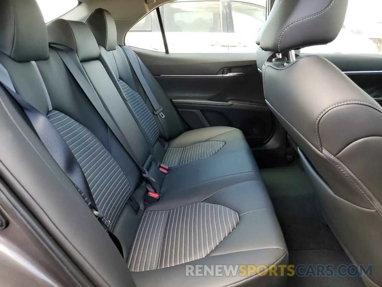 11 fotografías del automóvil dañado 4T1G11AK8RU895529 TOYOTA CAMRY 2024