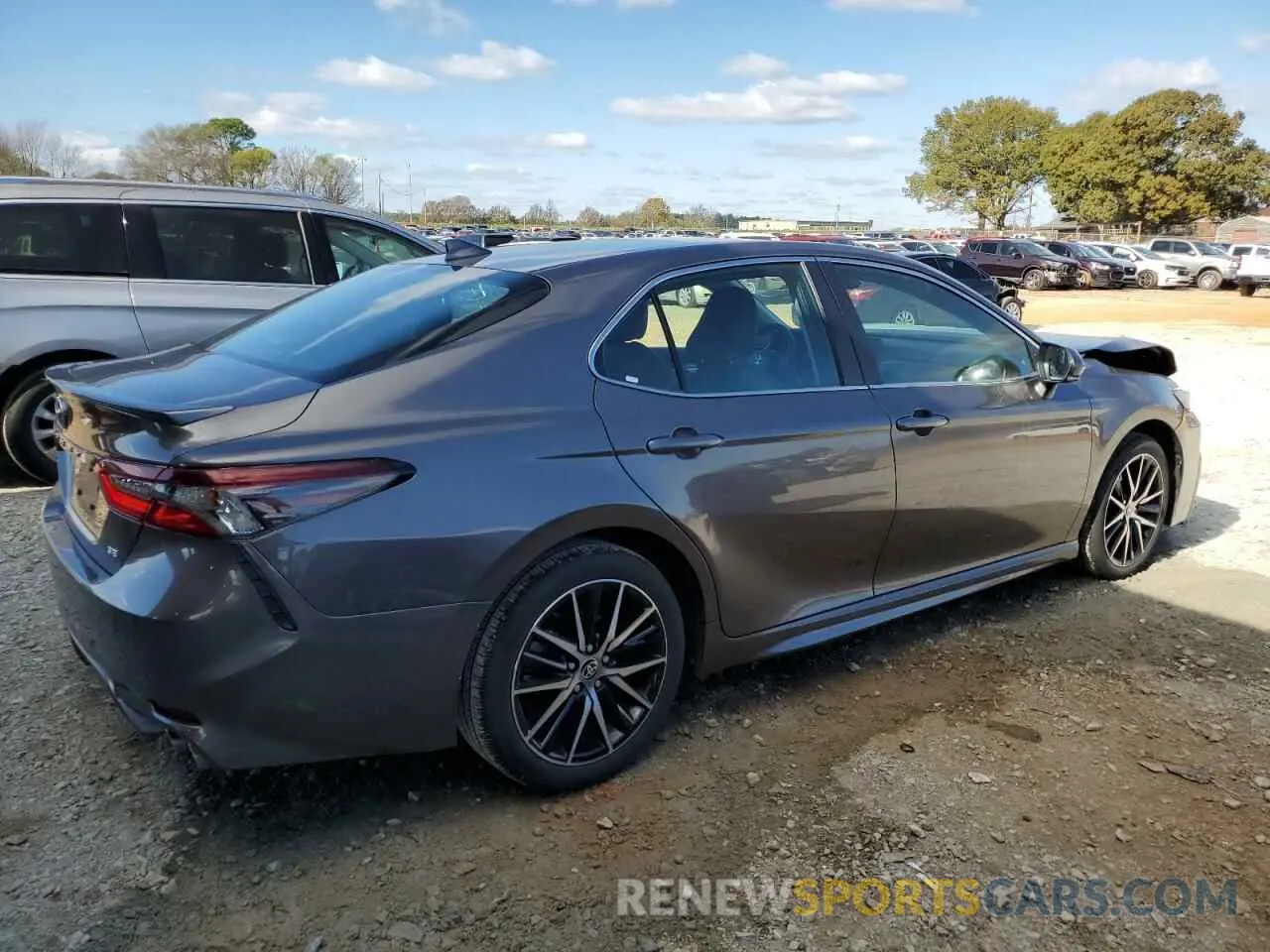 3 fotografías del automóvil dañado 4T1G11AK8RU895529 TOYOTA CAMRY 2024