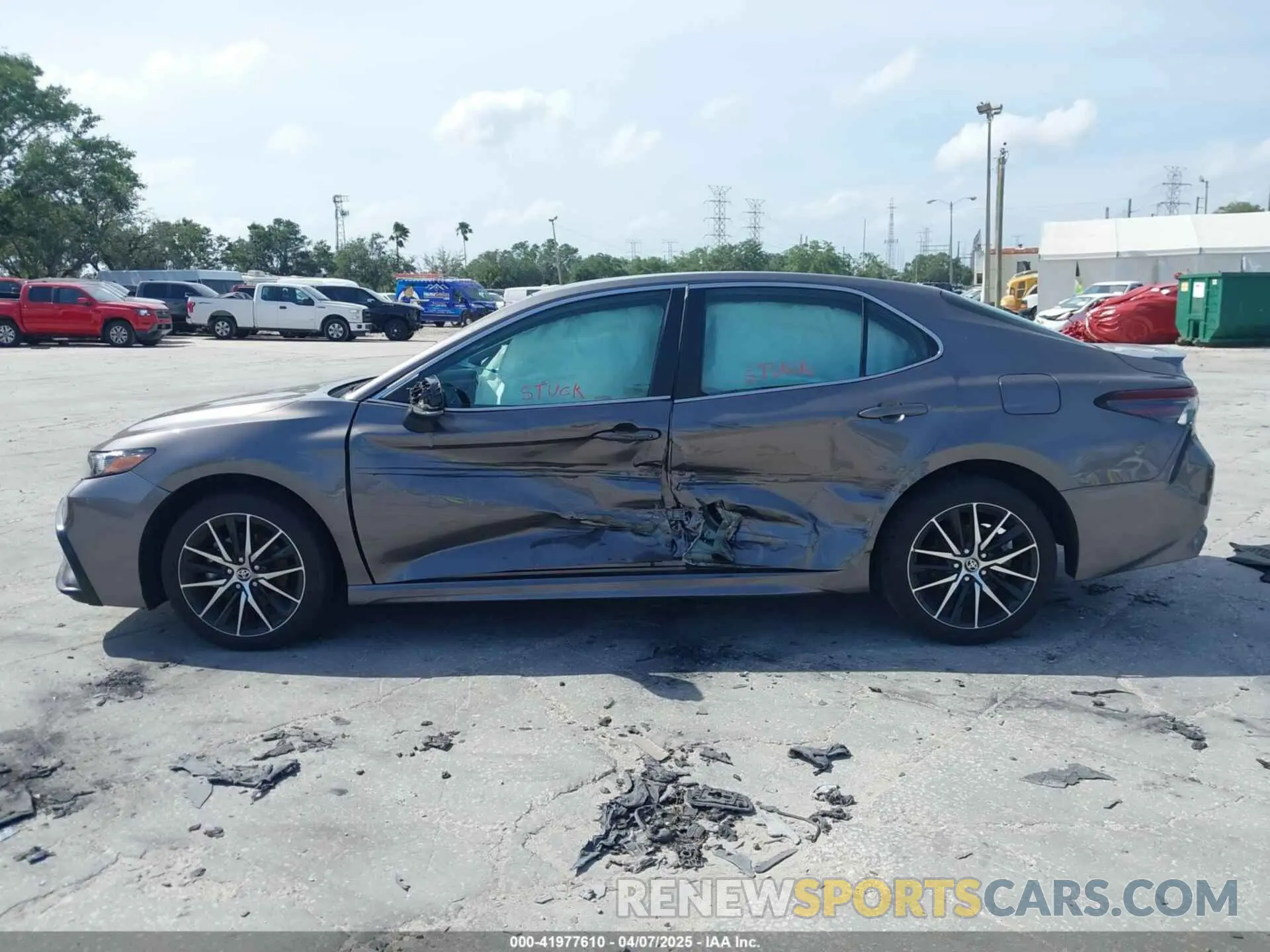13 fotografías del automóvil dañado 4T1G11AK8RU901040 TOYOTA CAMRY 2024
