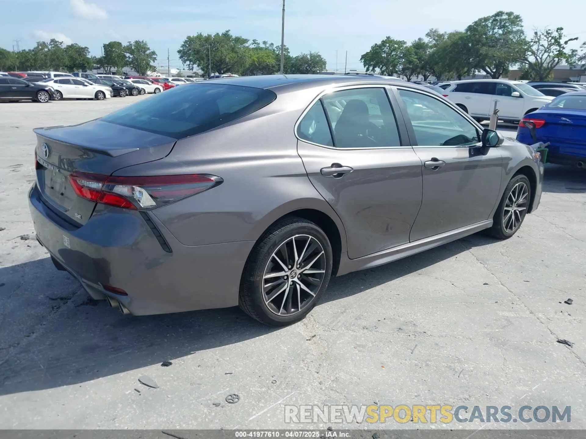 4 fotografías del automóvil dañado 4T1G11AK8RU901040 TOYOTA CAMRY 2024