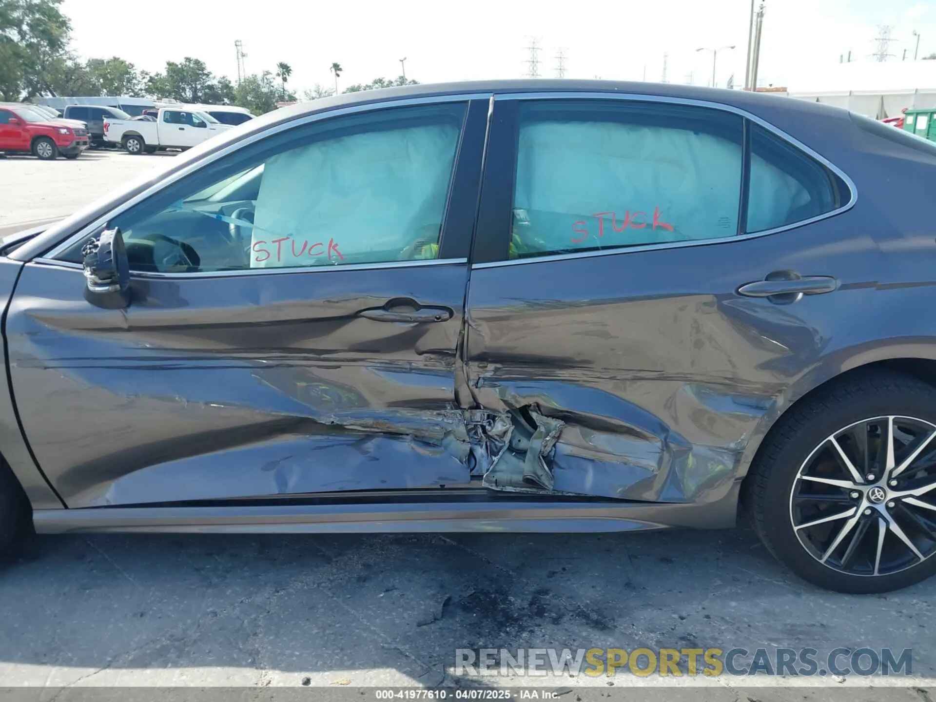 6 fotografías del automóvil dañado 4T1G11AK8RU901040 TOYOTA CAMRY 2024