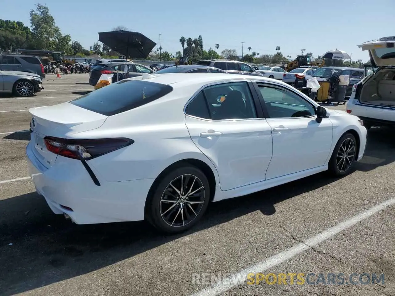 3 fotografías del automóvil dañado 4T1G11AK8RU909378 TOYOTA CAMRY 2024
