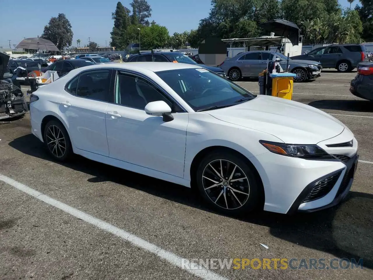 4 fotografías del automóvil dañado 4T1G11AK8RU909378 TOYOTA CAMRY 2024