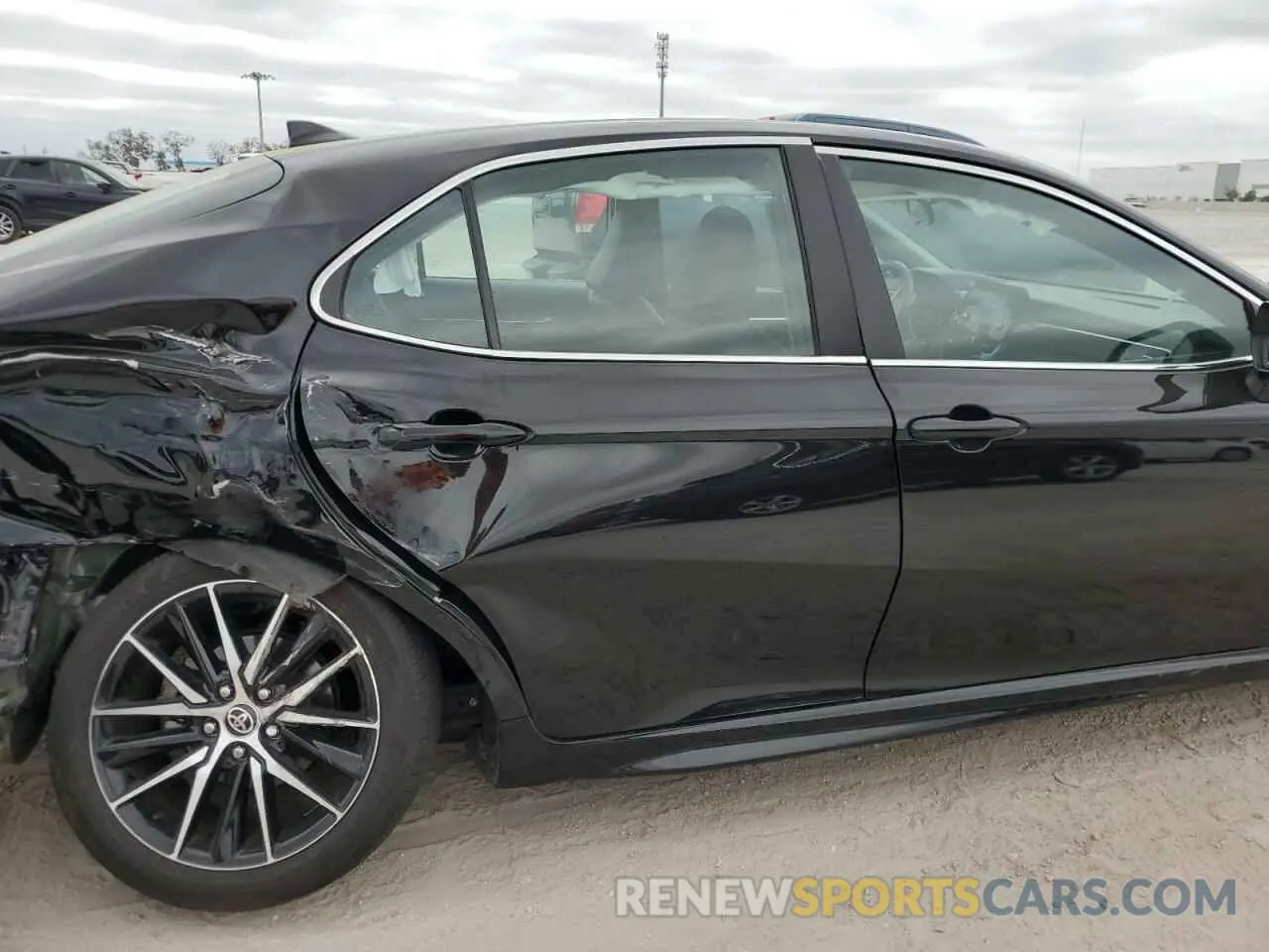 10 fotografías del automóvil dañado 4T1G11AK8RU911888 TOYOTA CAMRY 2024