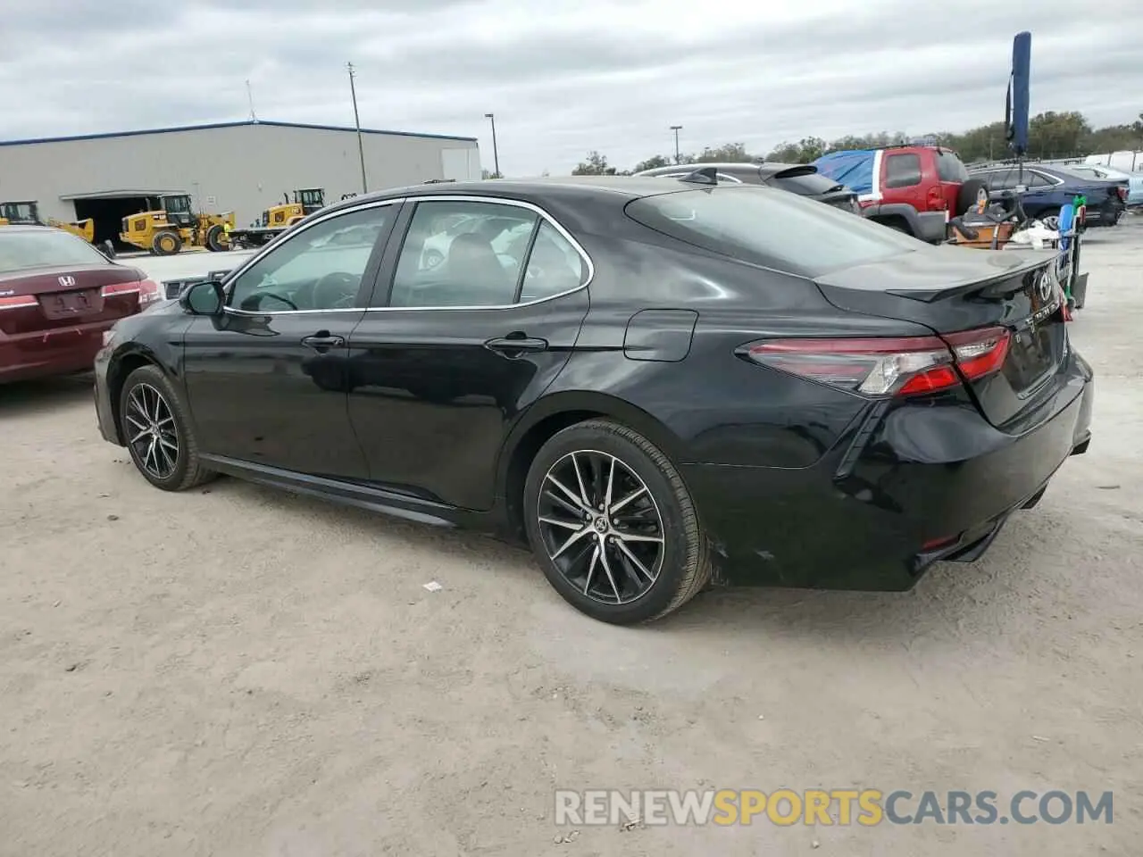 2 fotografías del automóvil dañado 4T1G11AK8RU911888 TOYOTA CAMRY 2024