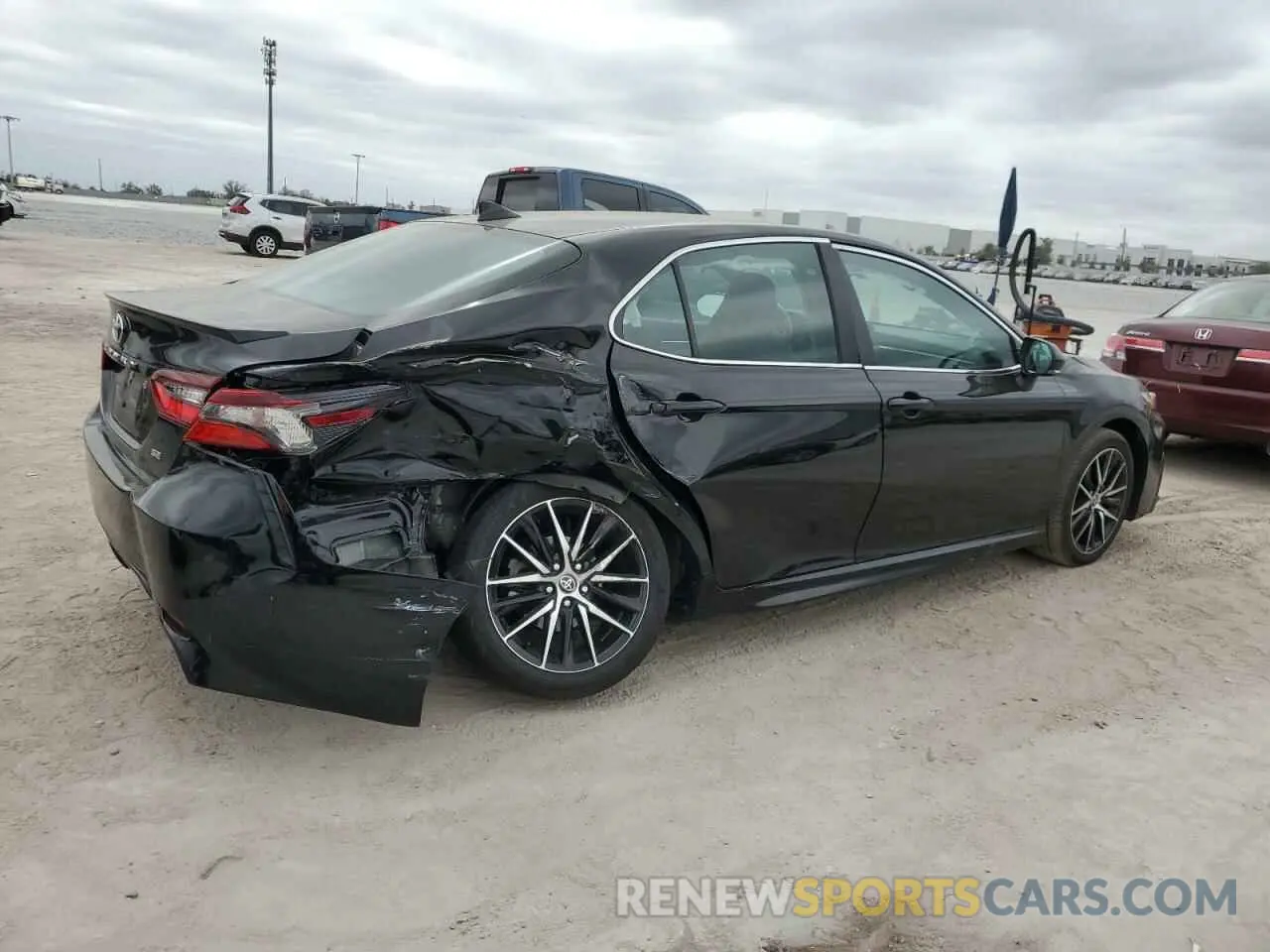 3 fotografías del automóvil dañado 4T1G11AK8RU911888 TOYOTA CAMRY 2024