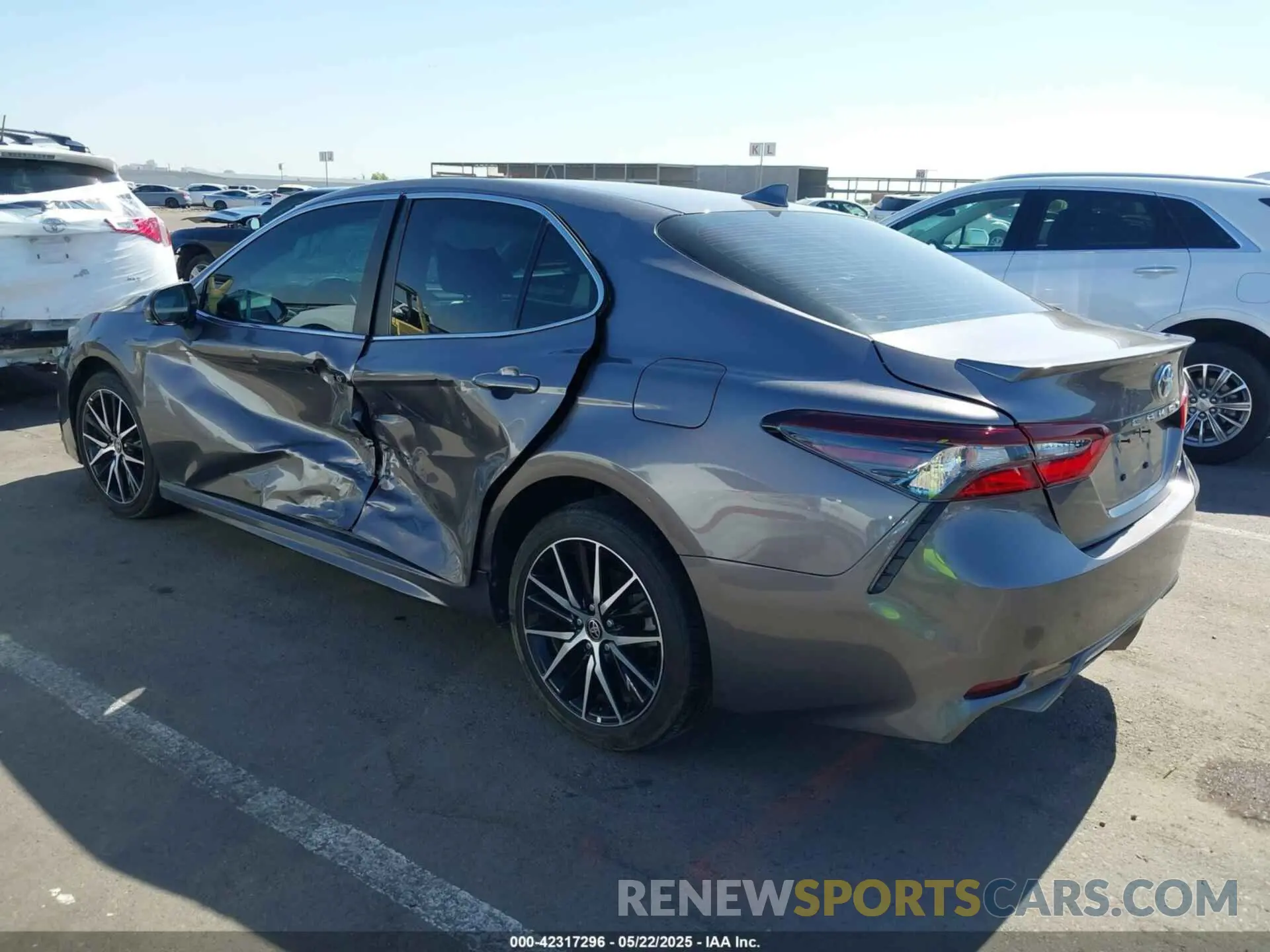 3 fotografías del automóvil dañado 4T1G11AK9RU213659 TOYOTA CAMRY 2024