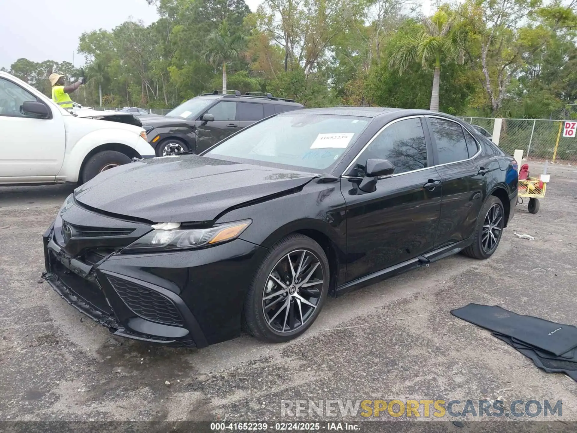 2 fotografías del automóvil dañado 4T1G11AK9RU236794 TOYOTA CAMRY 2024