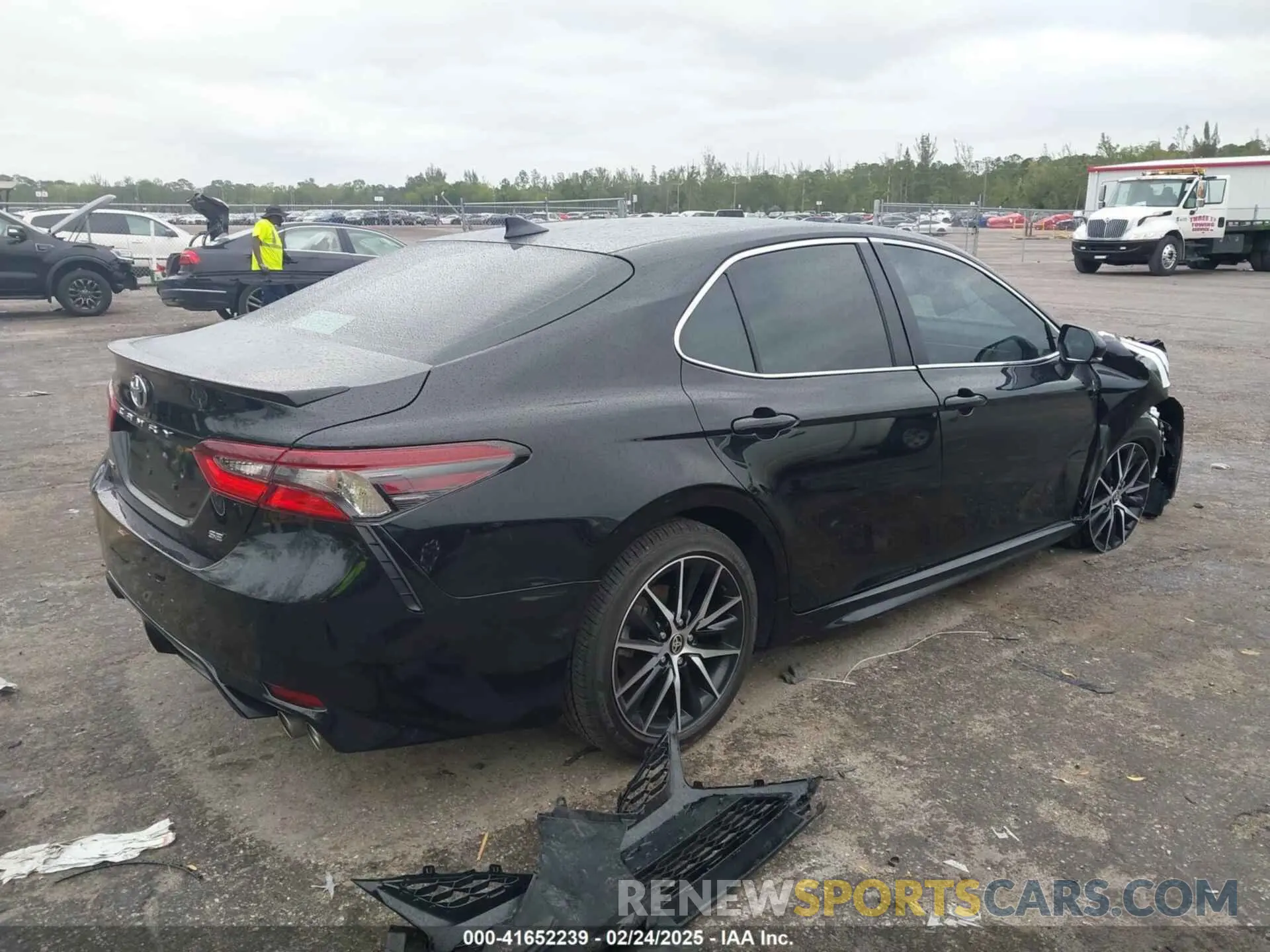 4 fotografías del automóvil dañado 4T1G11AK9RU236794 TOYOTA CAMRY 2024
